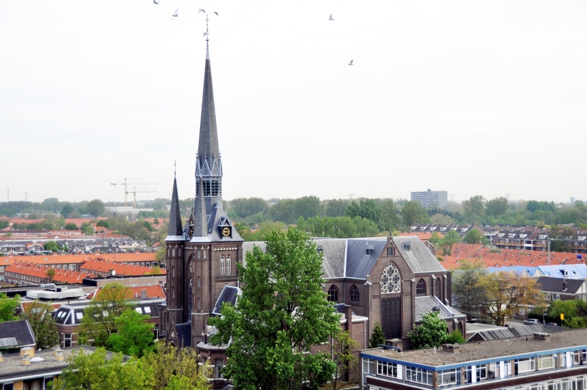 foto van de Sint Bonifatiuskerk in de Rosmolenwijk