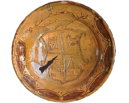 foto van een bord in sgraffito aardewerk versierd met wapen uit de late middeleeuwen